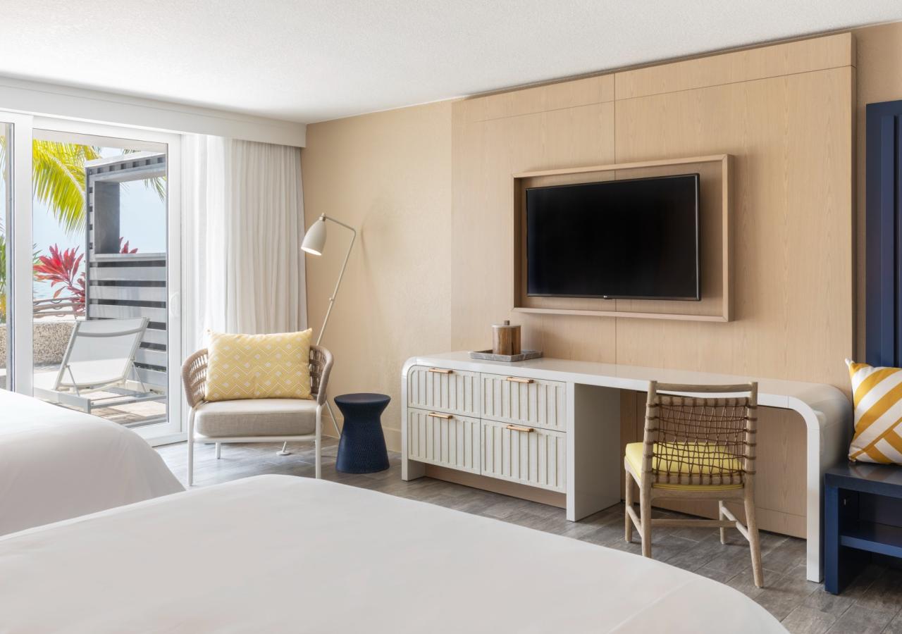 Guest Room, 1 King and 2 Queens, Oceanview Lanai