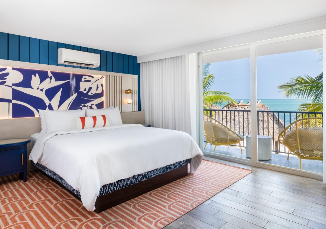 1 Bedroom Suite, 1 King, Oceanview, Sofabed, Balcony