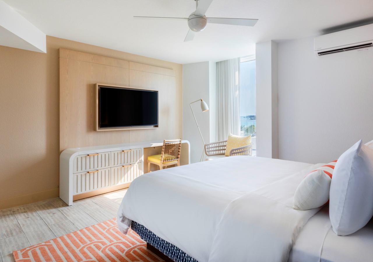 Three Waters Suite, 1 King, Sofabed, Balcony