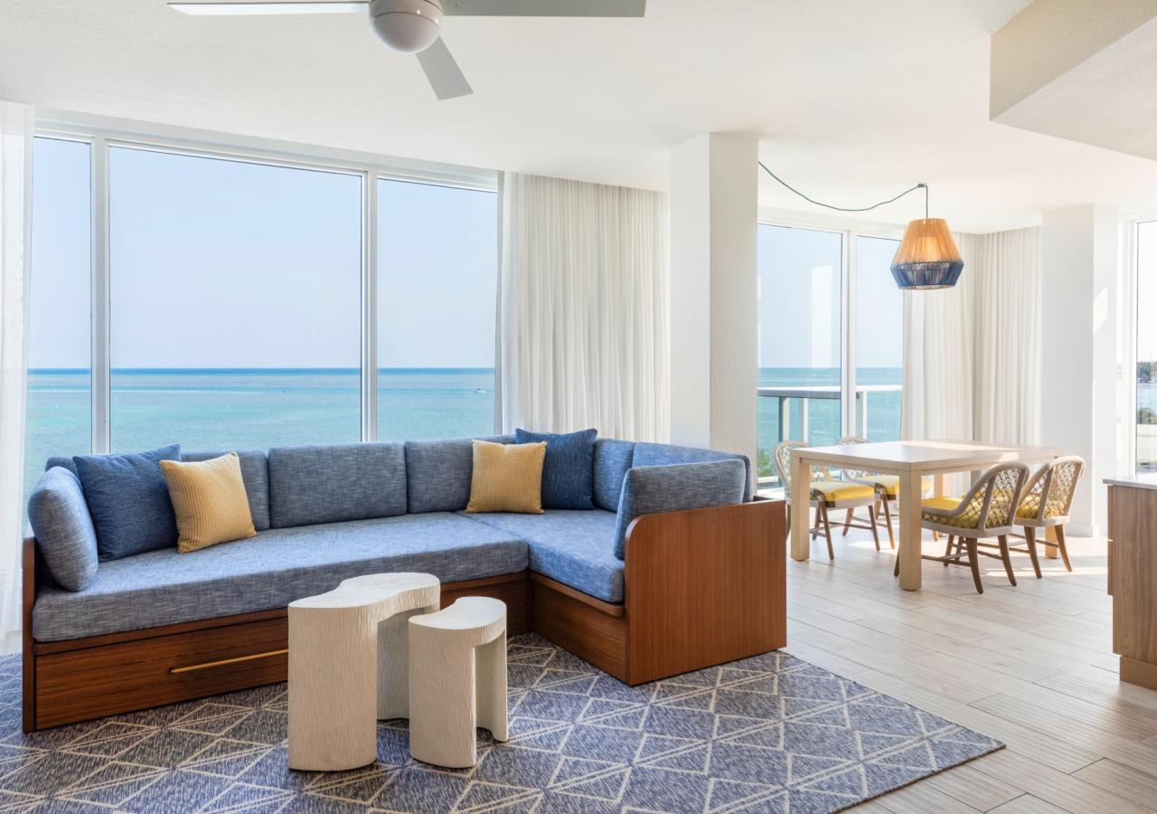 Three Waters Suite, 1 King, Sofabed, Balcony