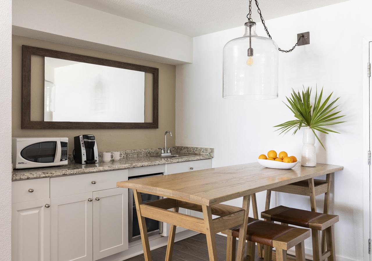 527 - OCEANFRONT 1 BEDROOM SUITE 2 QUEEN BEDS