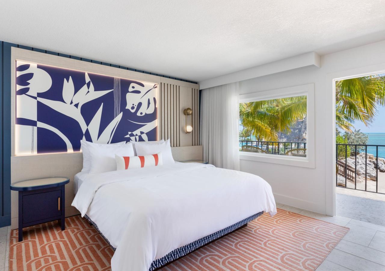 View Guest Room, 1 King, Balcony