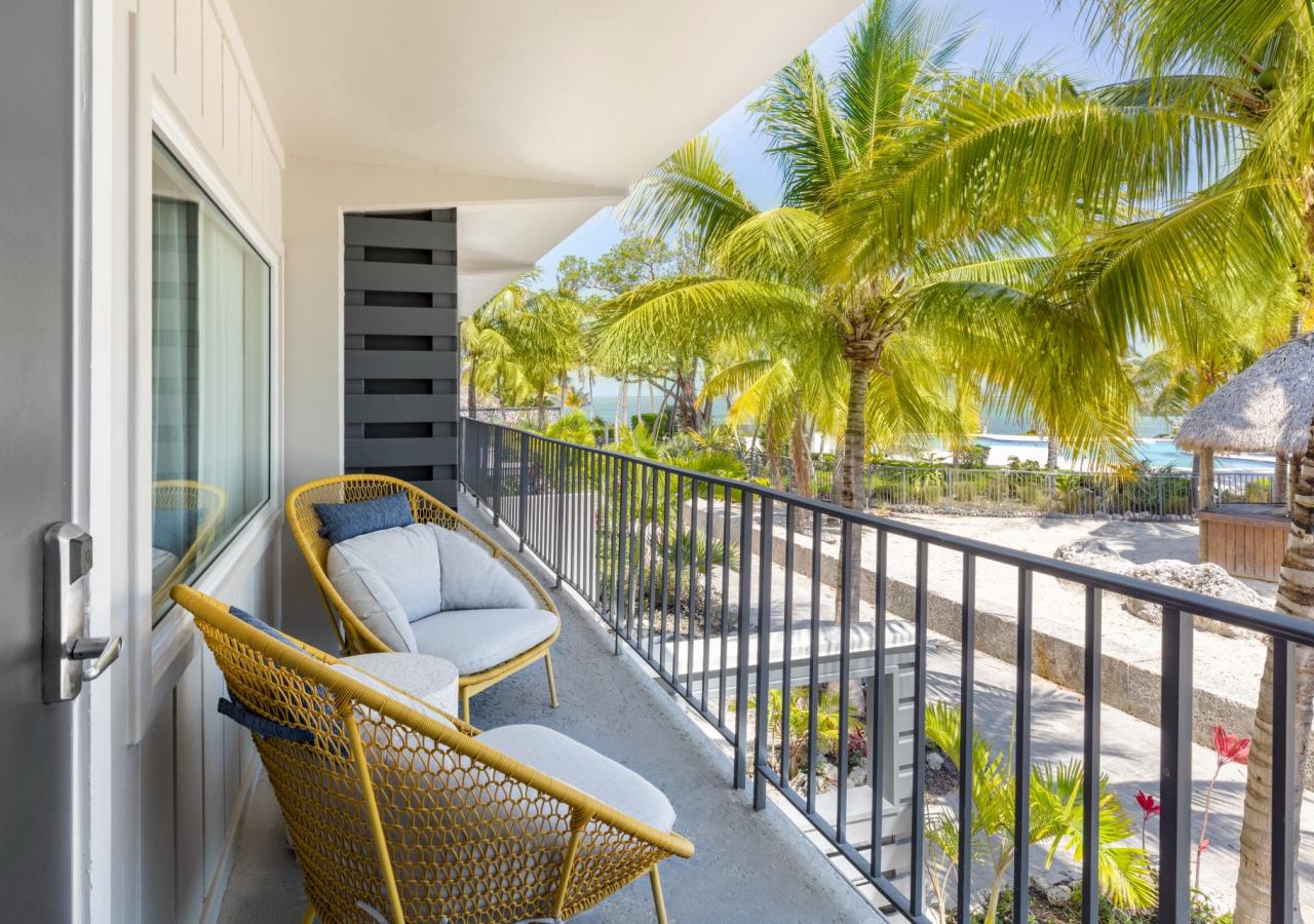 View Guest Room, 1 King, Balcony