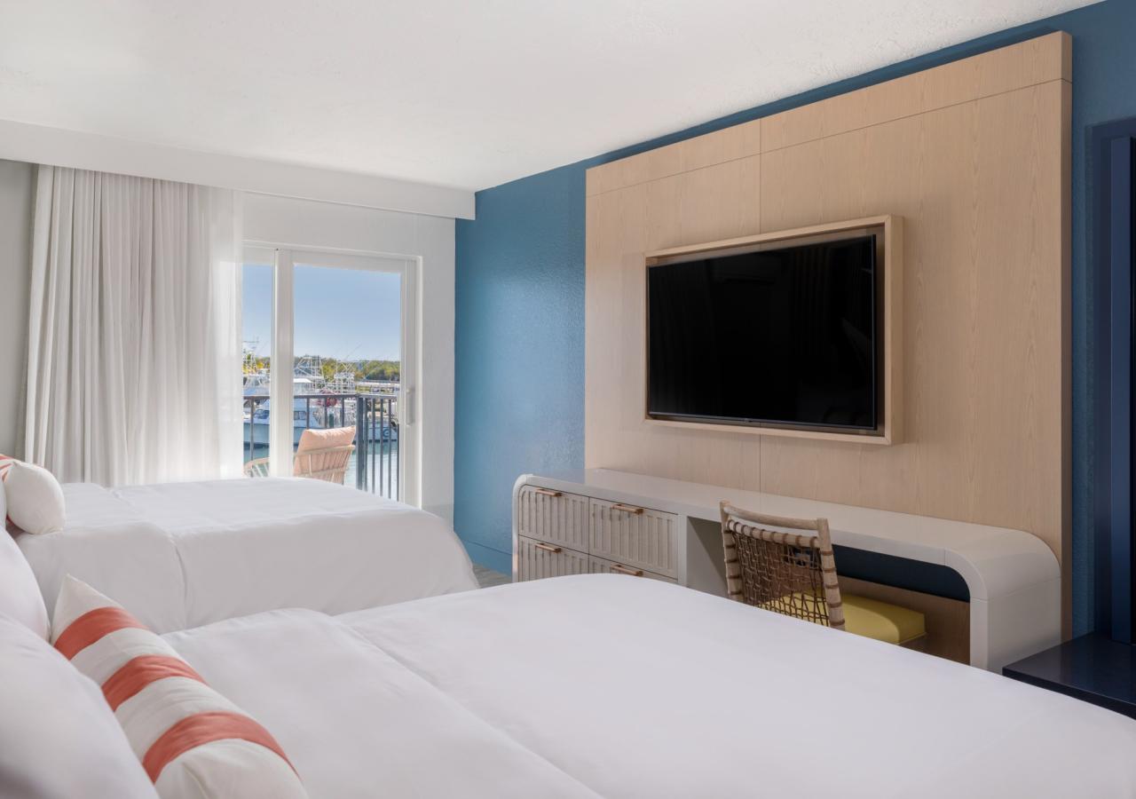 Guest Room, 2 Queens, Marina View, Balcony 