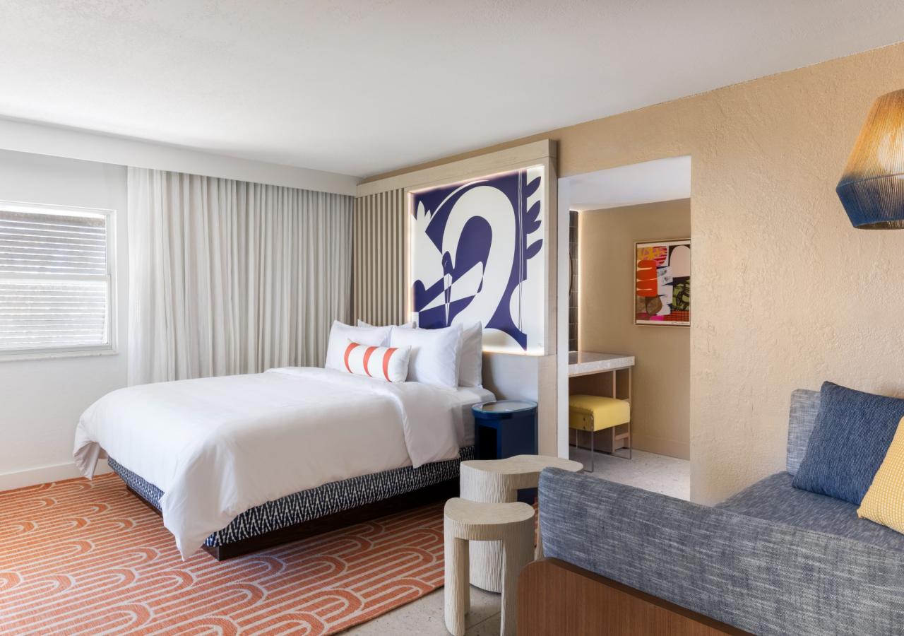 Junior Suite, 1 King, Cove, Balcony