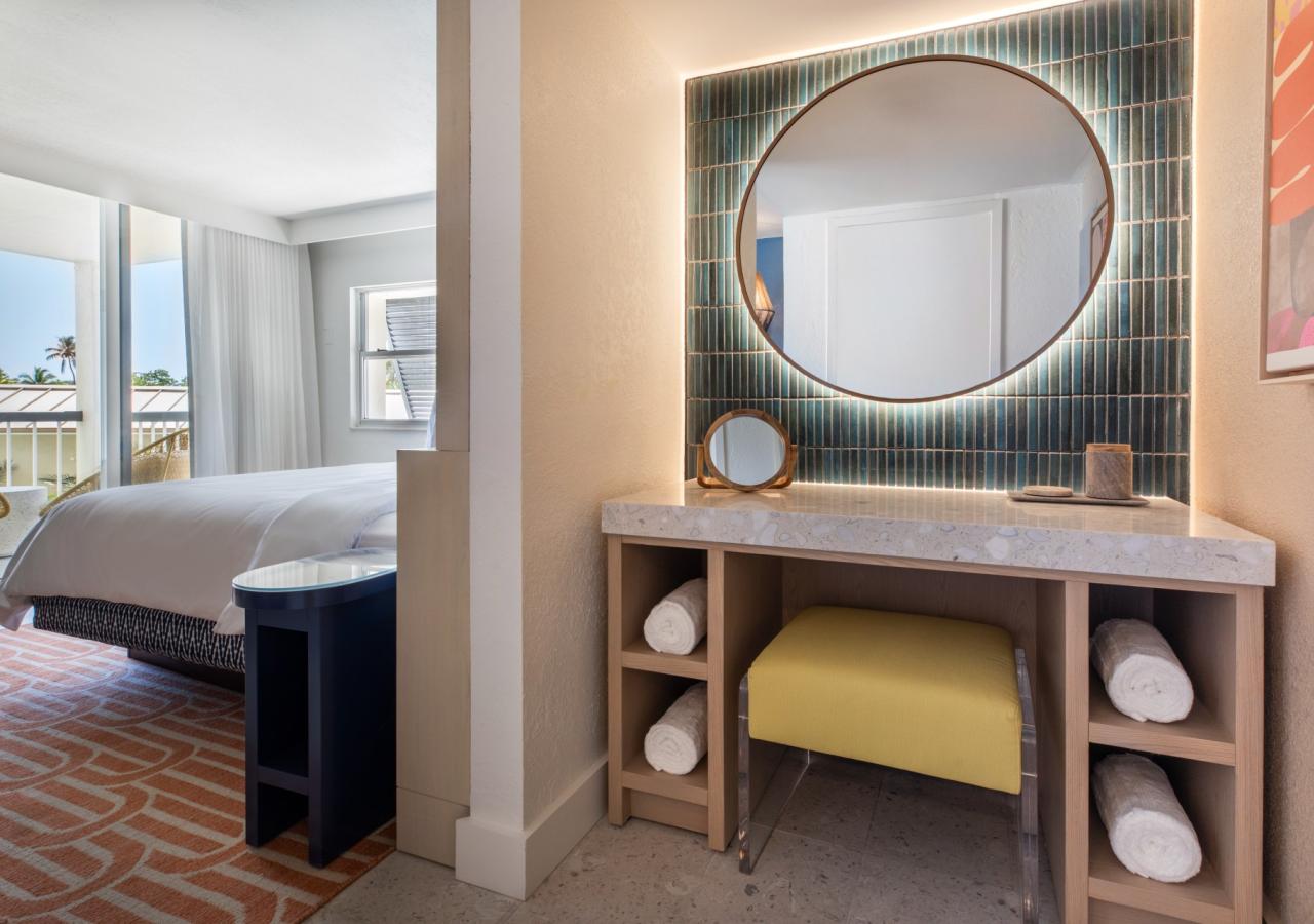 Junior Suite, 1 King, Cove, Balcony