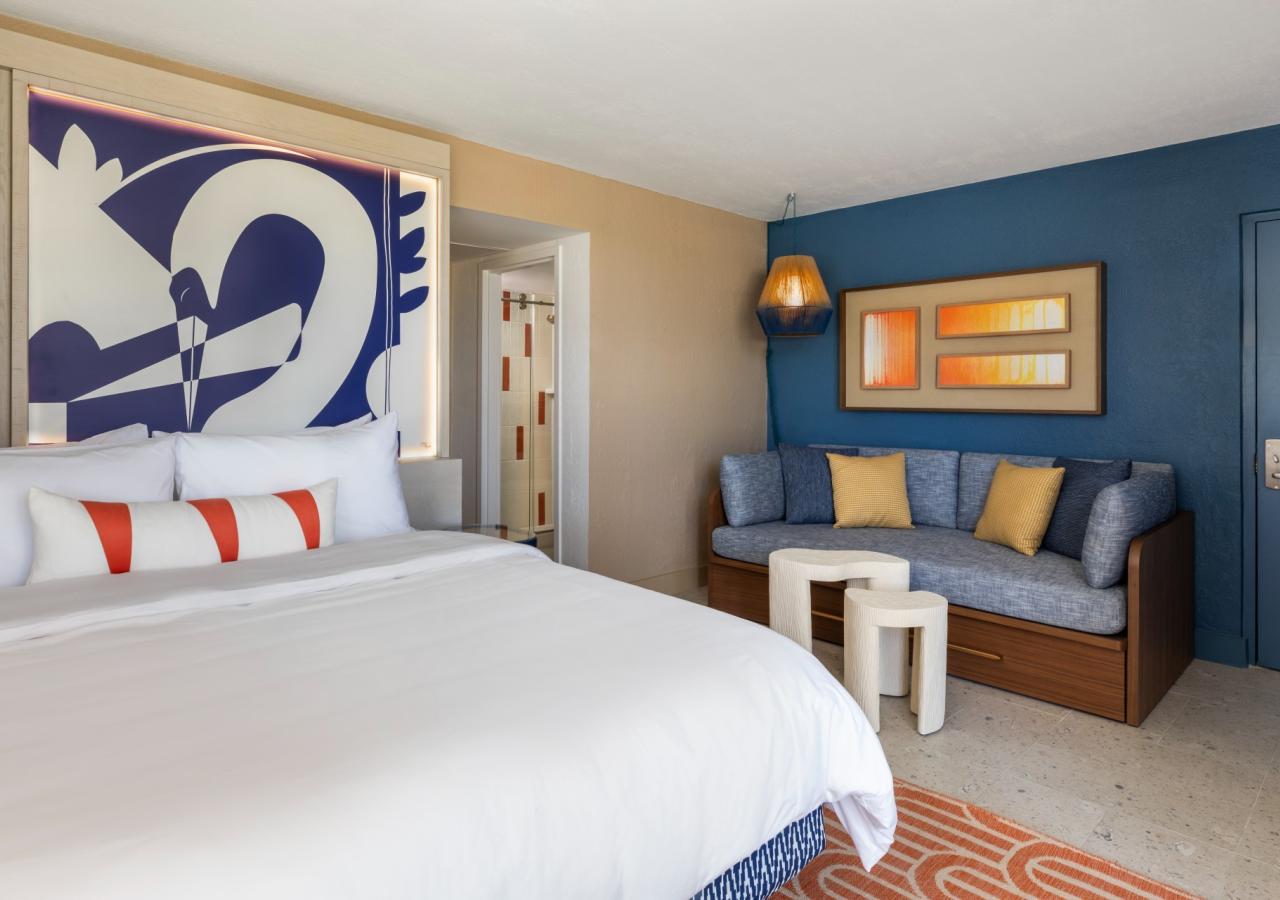 Junior Suite, 1 King, Cove, Balcony
