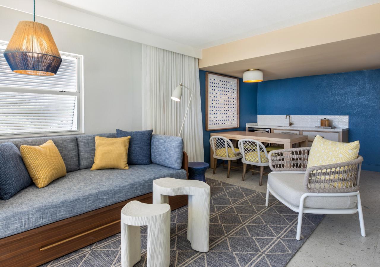 1 Bedroom Suite, 1 King, Cove Oceanview, Sofabed, Balcony