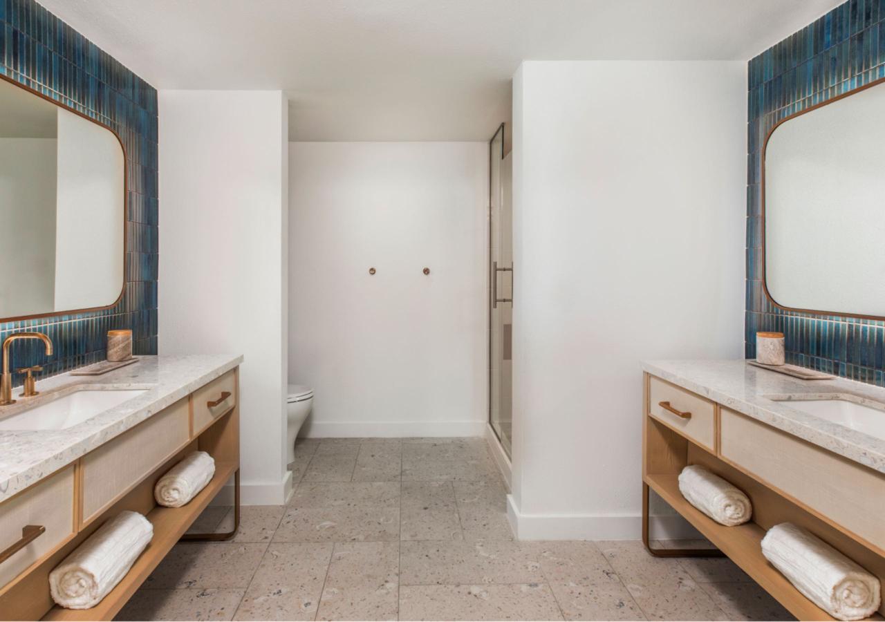 Reef Suite, 1 King, Sofabed, Balcony + Jr. Suite 1 King Oceanfront