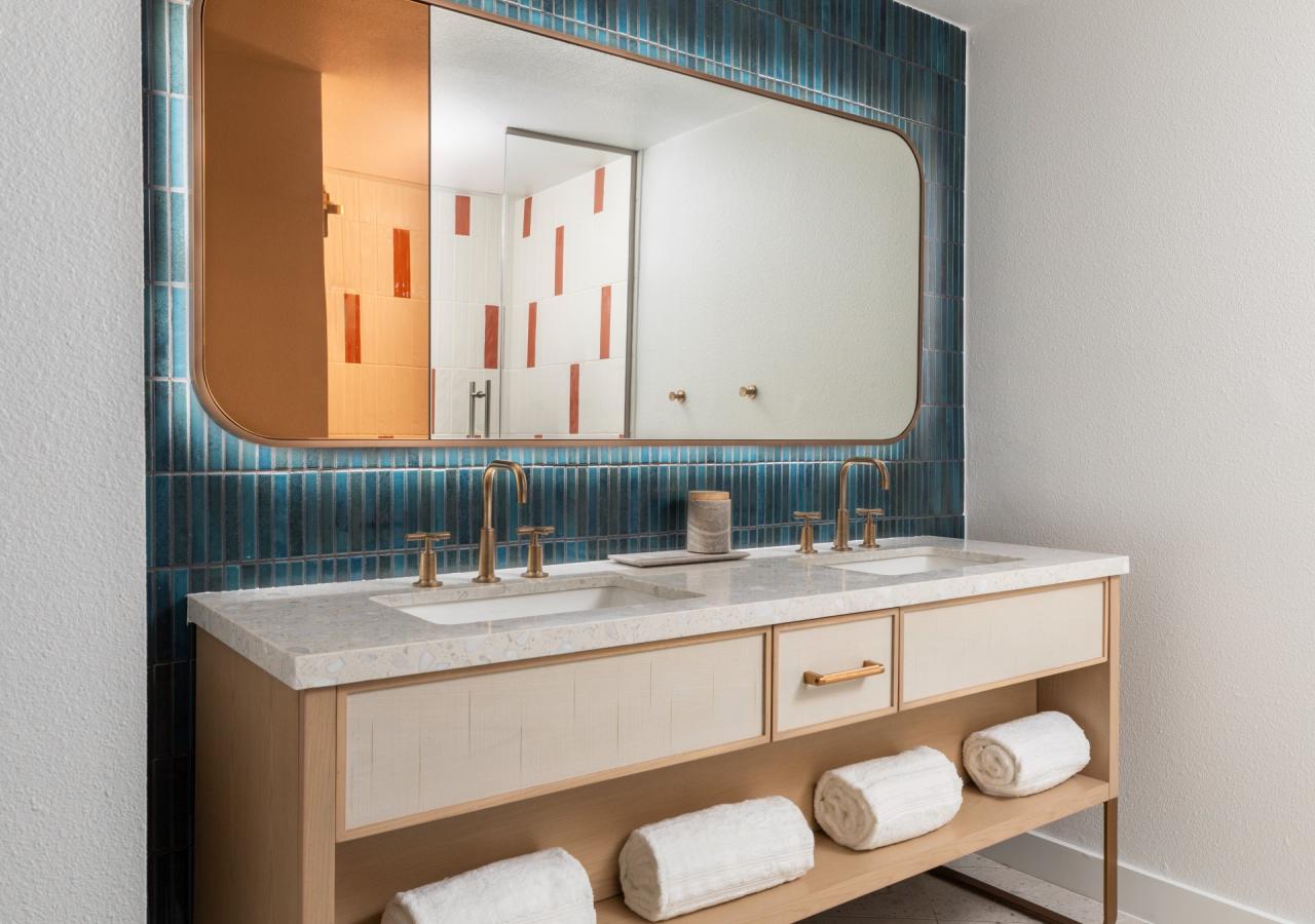 Reef Suite, 1 King, Sofabed, Balcony + Jr. Suite 1 King Oceanfront