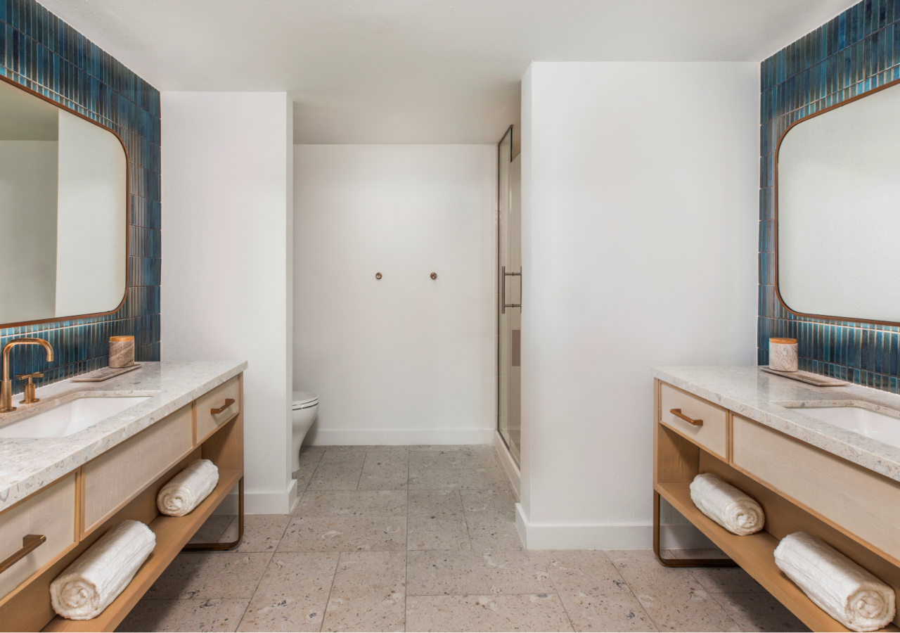 Reef Suite, 1 King, Sofabed, Balcony + Jr. Suite 1 King Oceanfront