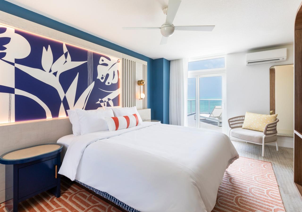 Reef Suite, 1 King, Sofabed, Balcony + Jr. Suite 1 King Oceanfront