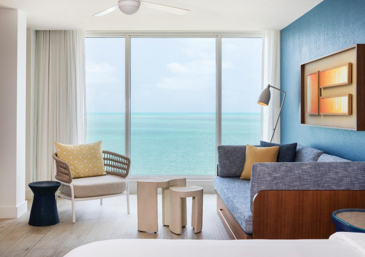 Reef Suite, 1 King, Sofabed, Balcony + Jr. Suite 1 King Oceanfront
