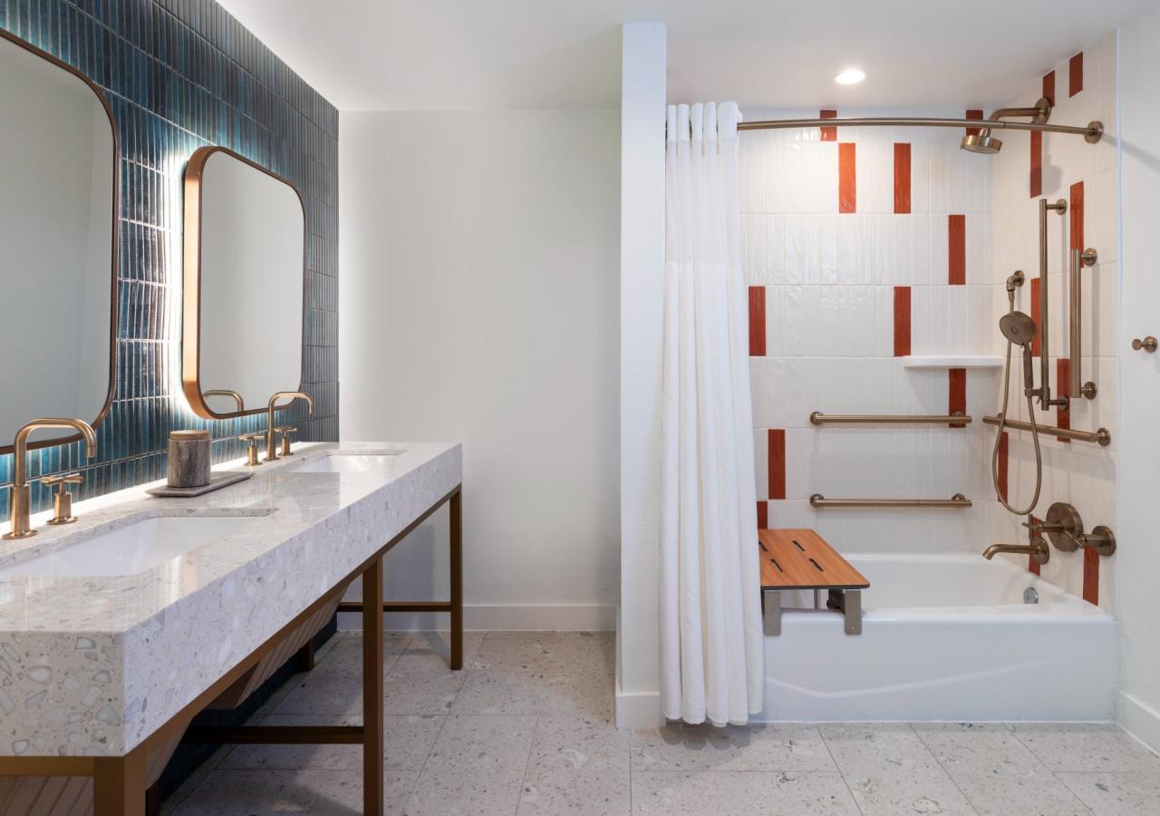 Reef Suite, 1 King, Sofabed, Balcony + Jr. Suite 1 King Oceanfront