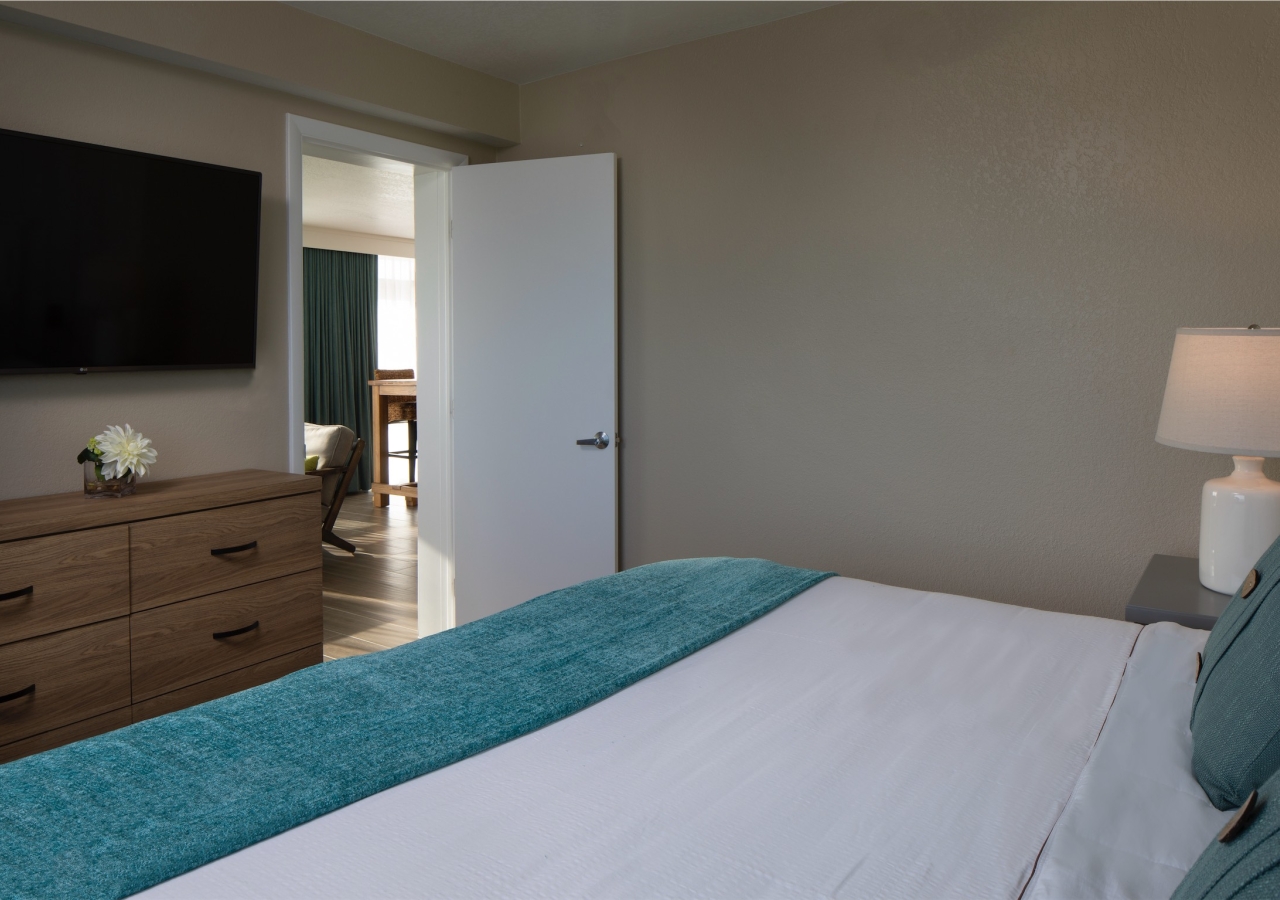 bedroom with nightside table and dresser