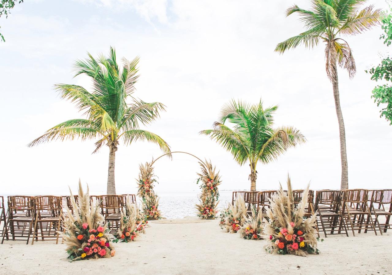 Postcard Inn - Rum Runners wedding beach