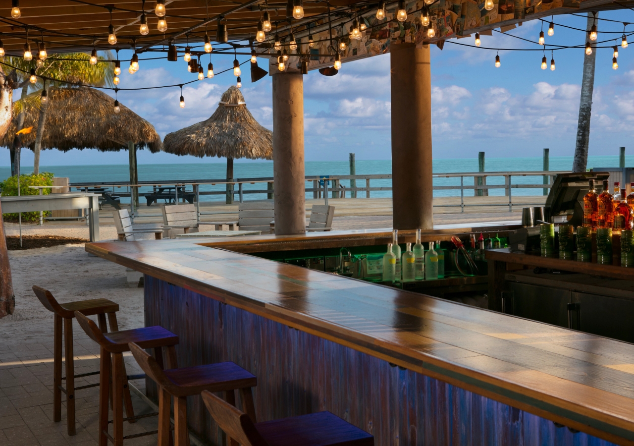 tiki bar at postcard inn