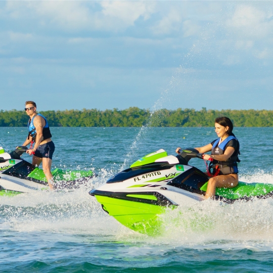 couple jetskiing