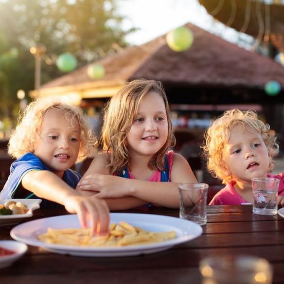 kids eating at reelcatch