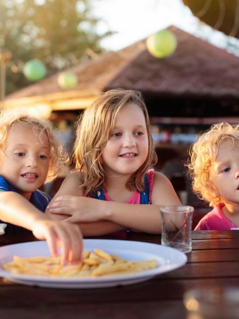 kids eating at reelcatch
