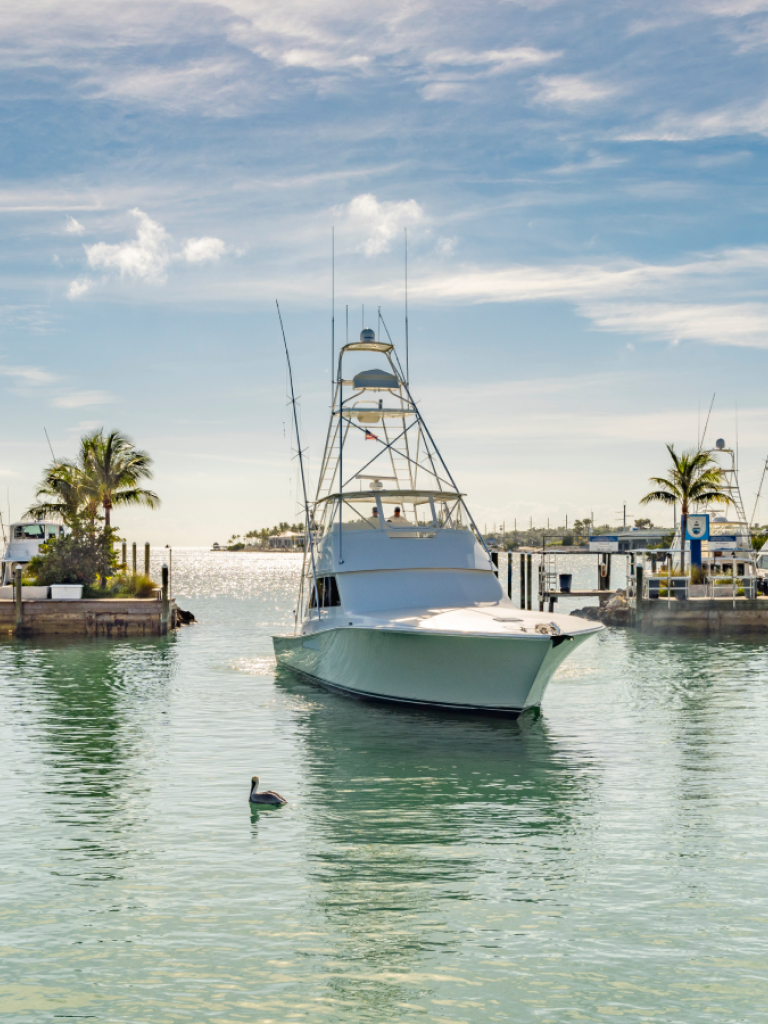 postcard-inn-marina-boat